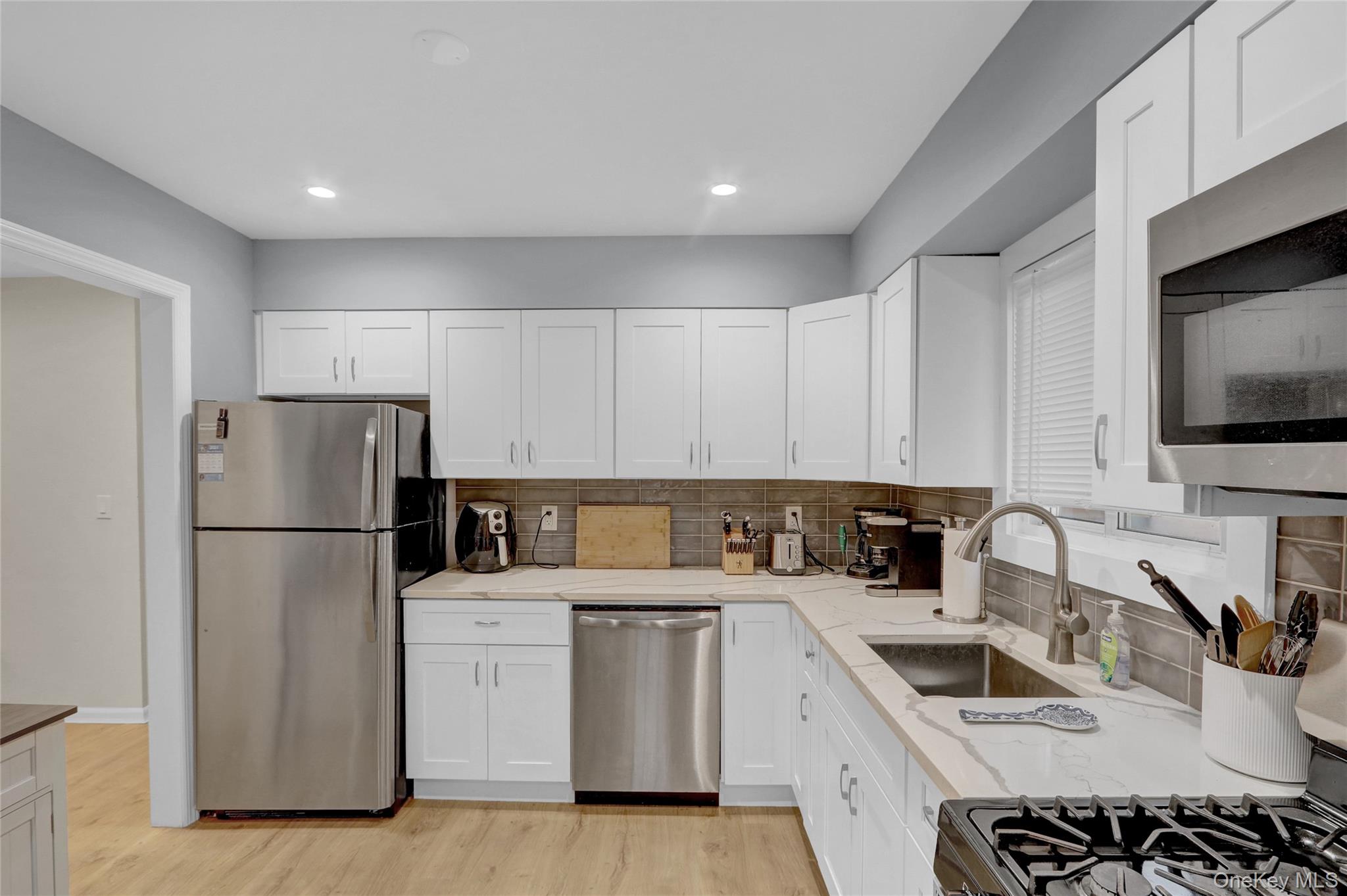 #15 photo, 220 E Chester Street, 长岛 Long Beach , NY 11561