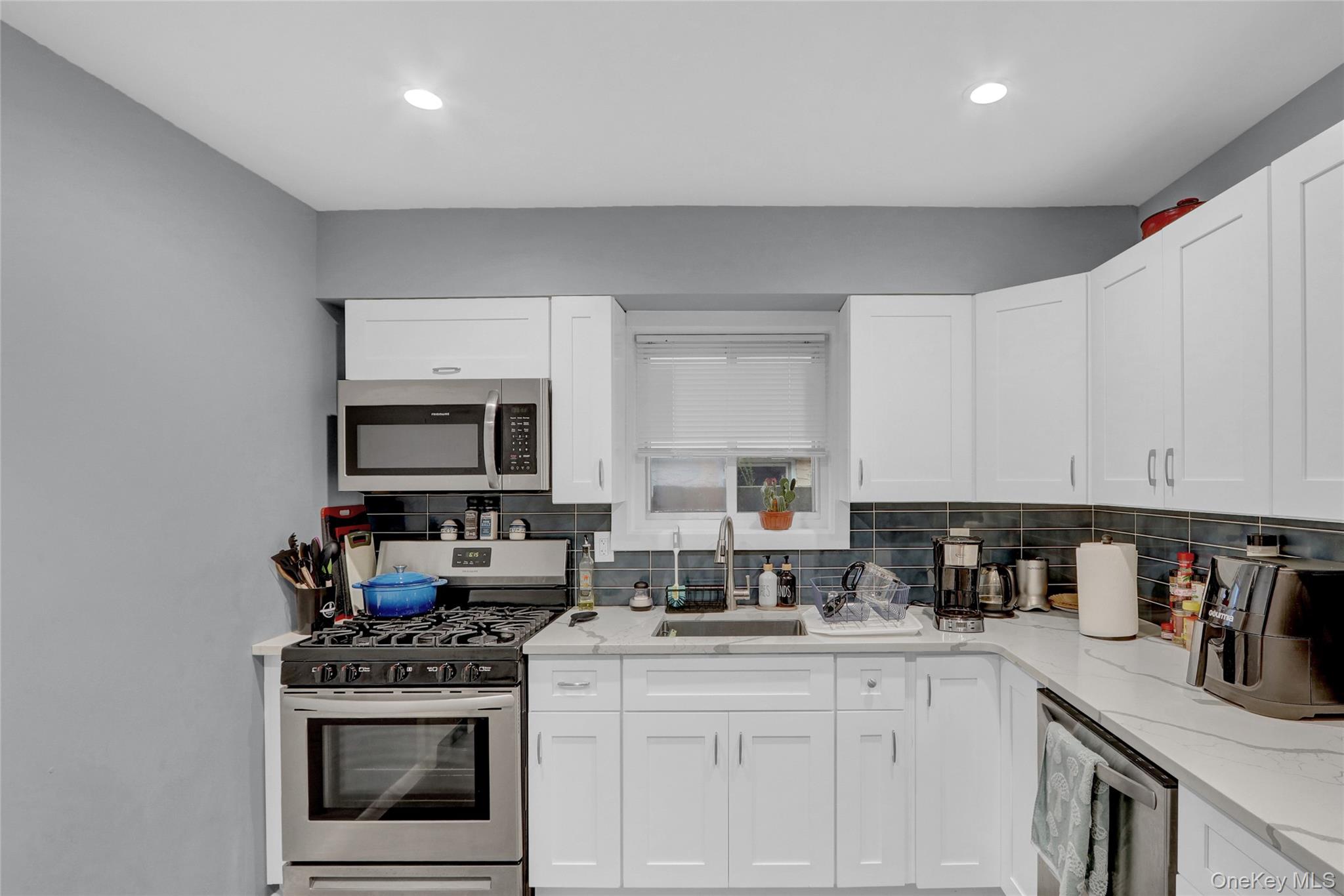 #6 photo, 220 E Chester Street, 长岛 Long Beach , NY 11561