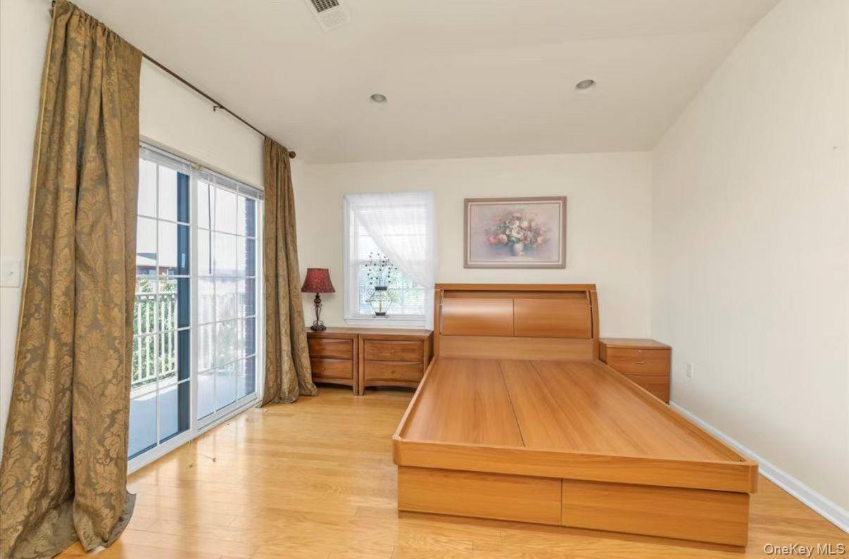 #8 photo, 215 Constitution Place, College Point , NY 11356