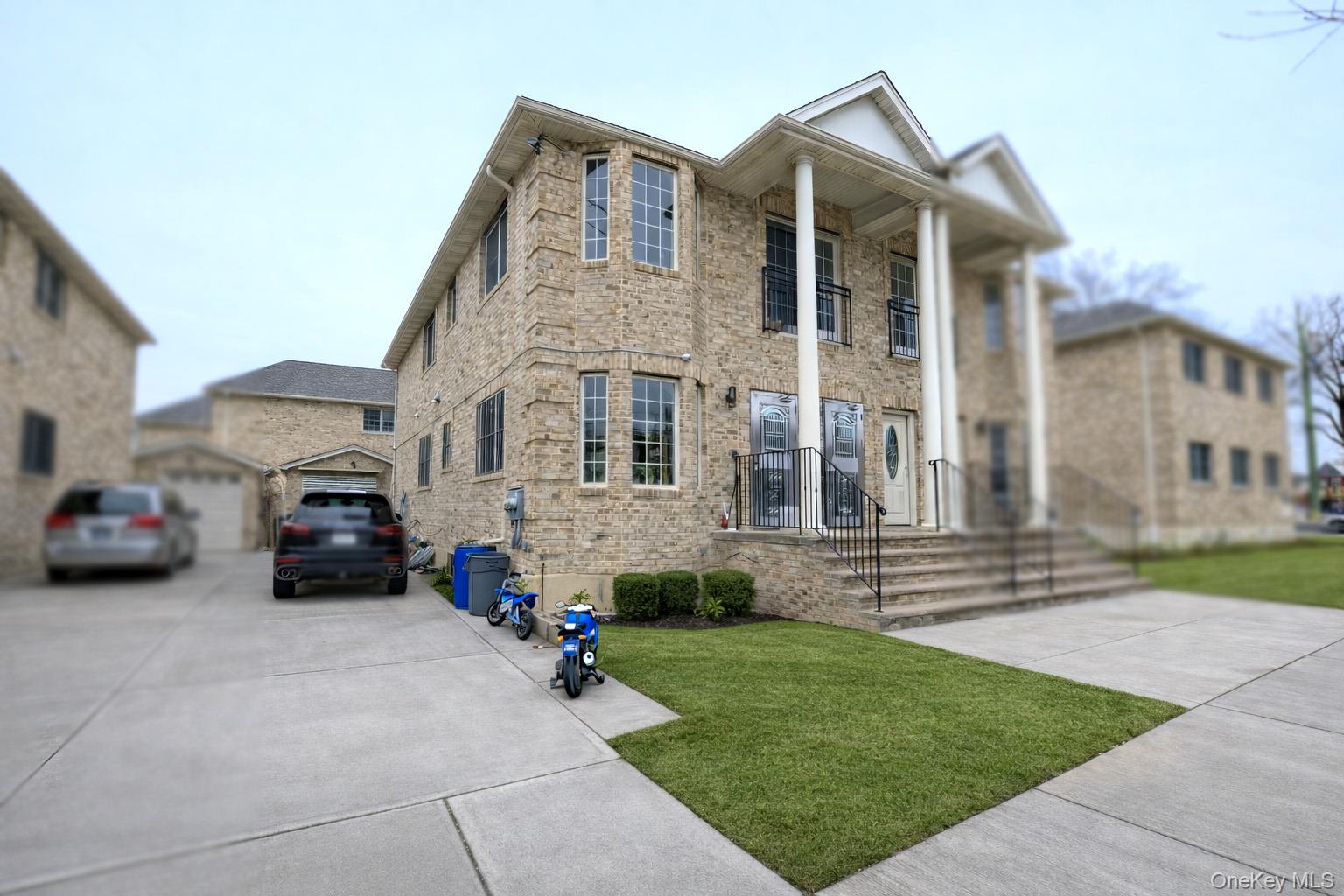 #2 photo, 15121 17th Avenue, कुईंस Whitestone , NY 11357