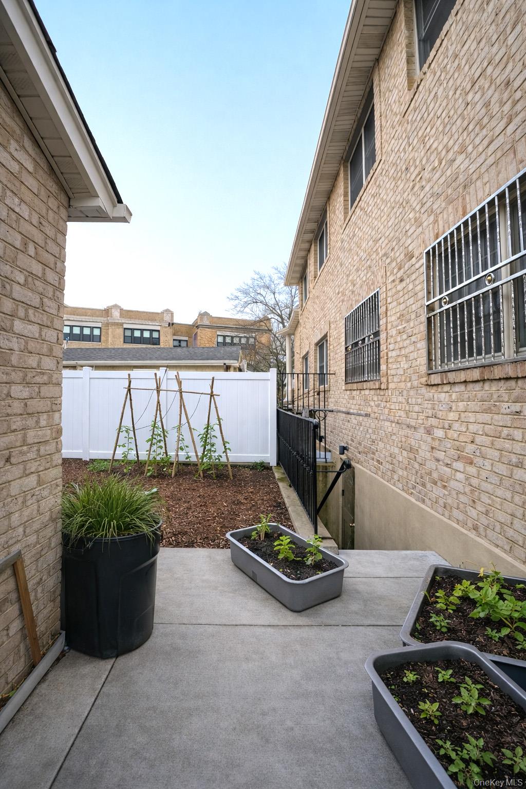 #3 photo, 15121 17th Avenue, कुईंस Whitestone , NY 11357