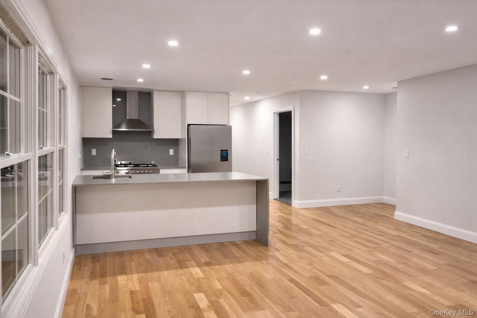 #5 photo, 15121 17th Avenue, कुईंस Whitestone , NY 11357