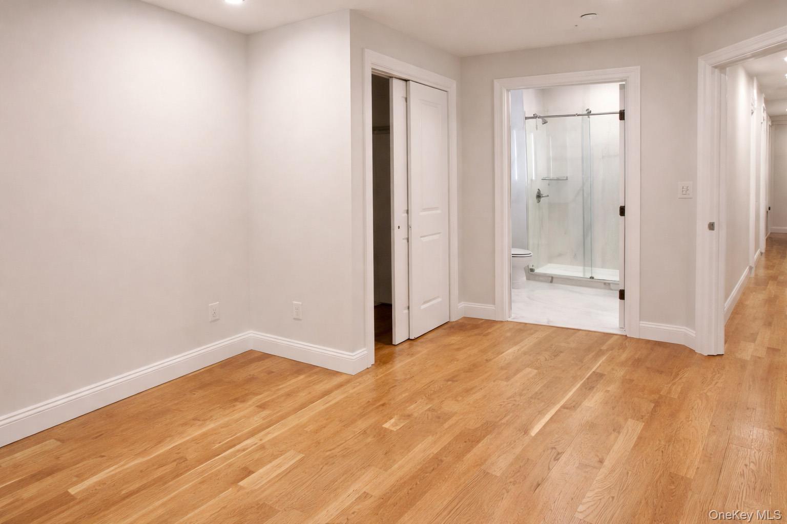 #7 photo, 15121 17th Avenue, कुईंस Whitestone , NY 11357