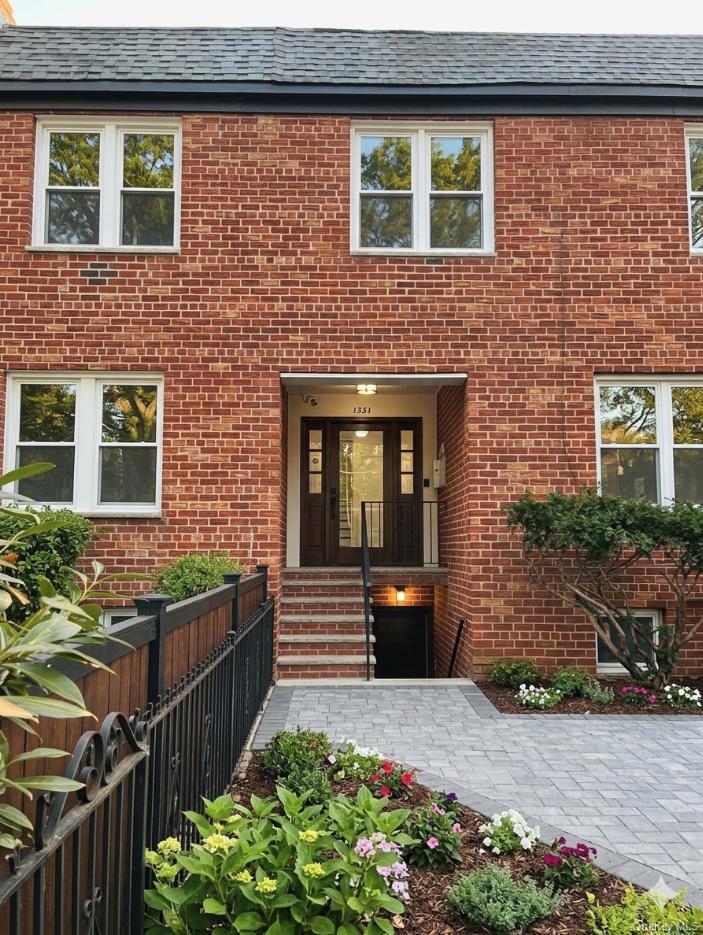 #1 photo, 1951 80th Street, Куинс ‖ East Elmhurst , NY 11370