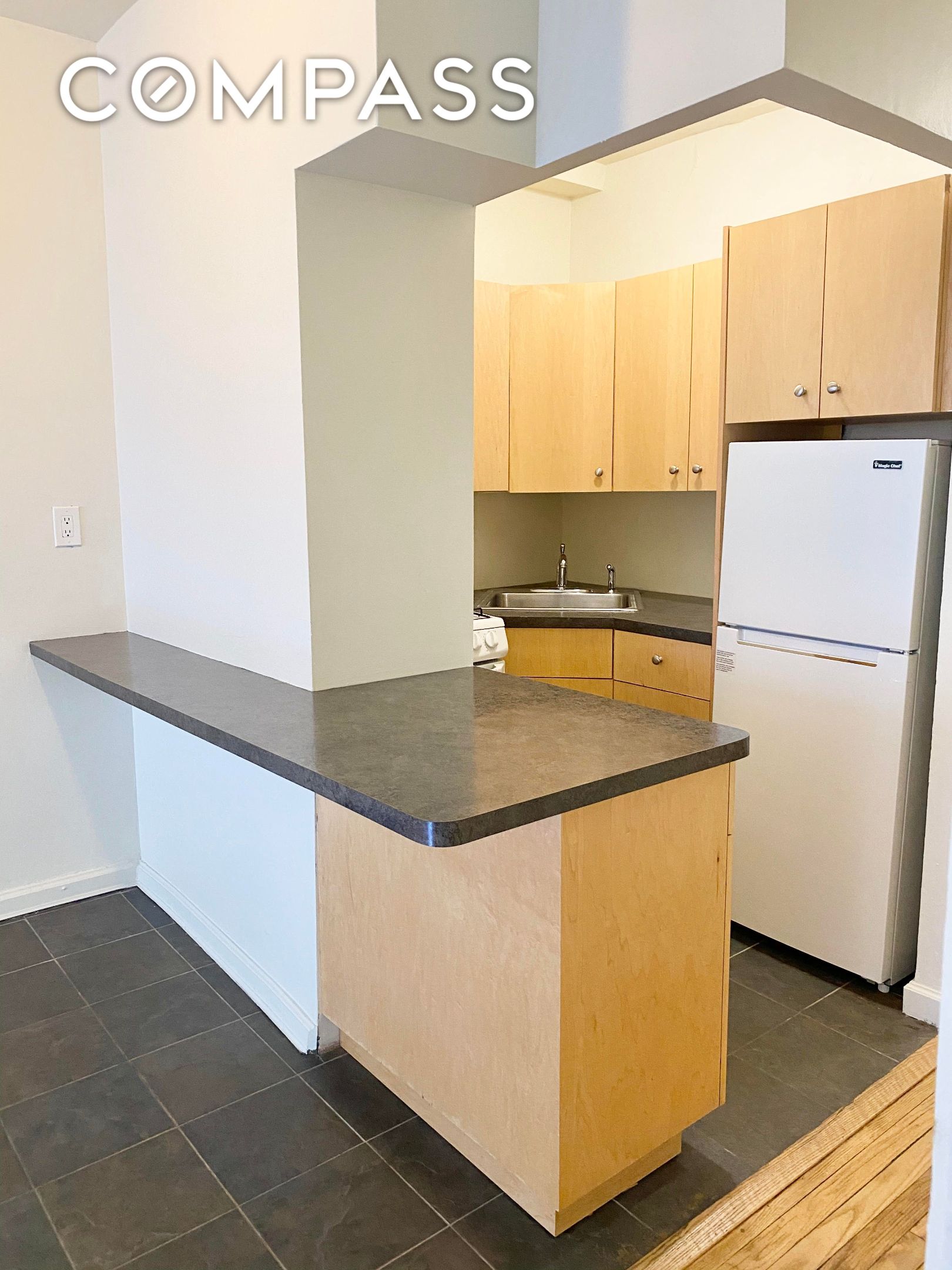 #3 photo, 445 W 48th Street, Манхэттен ‖ Hell's Kitchen , NY 10036