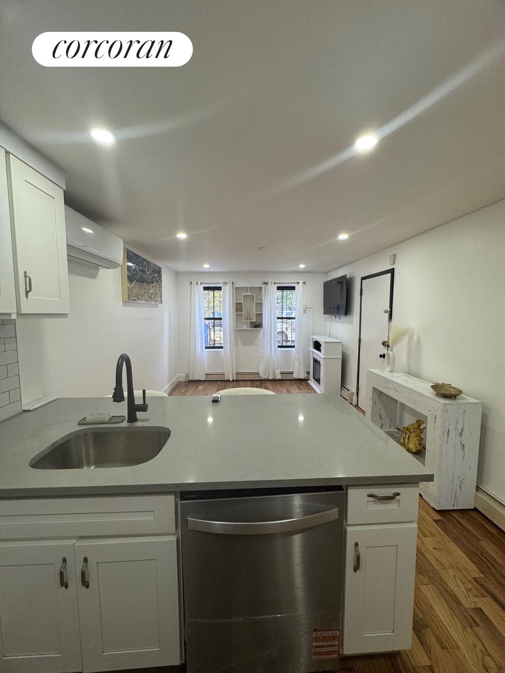 #10 photo, Brooklyn, ब्रुकलीन Crown Heights , NY 11233