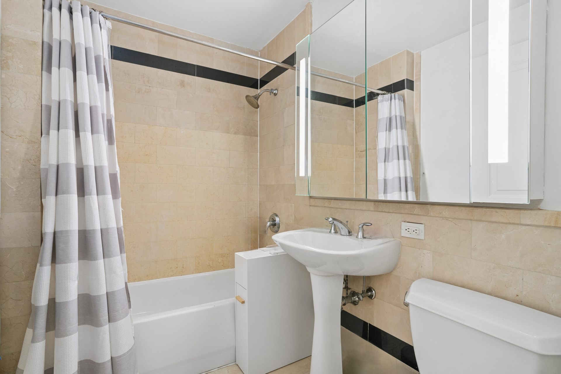 #4 photo, 20 WEST Street, Financial District , NY 10004