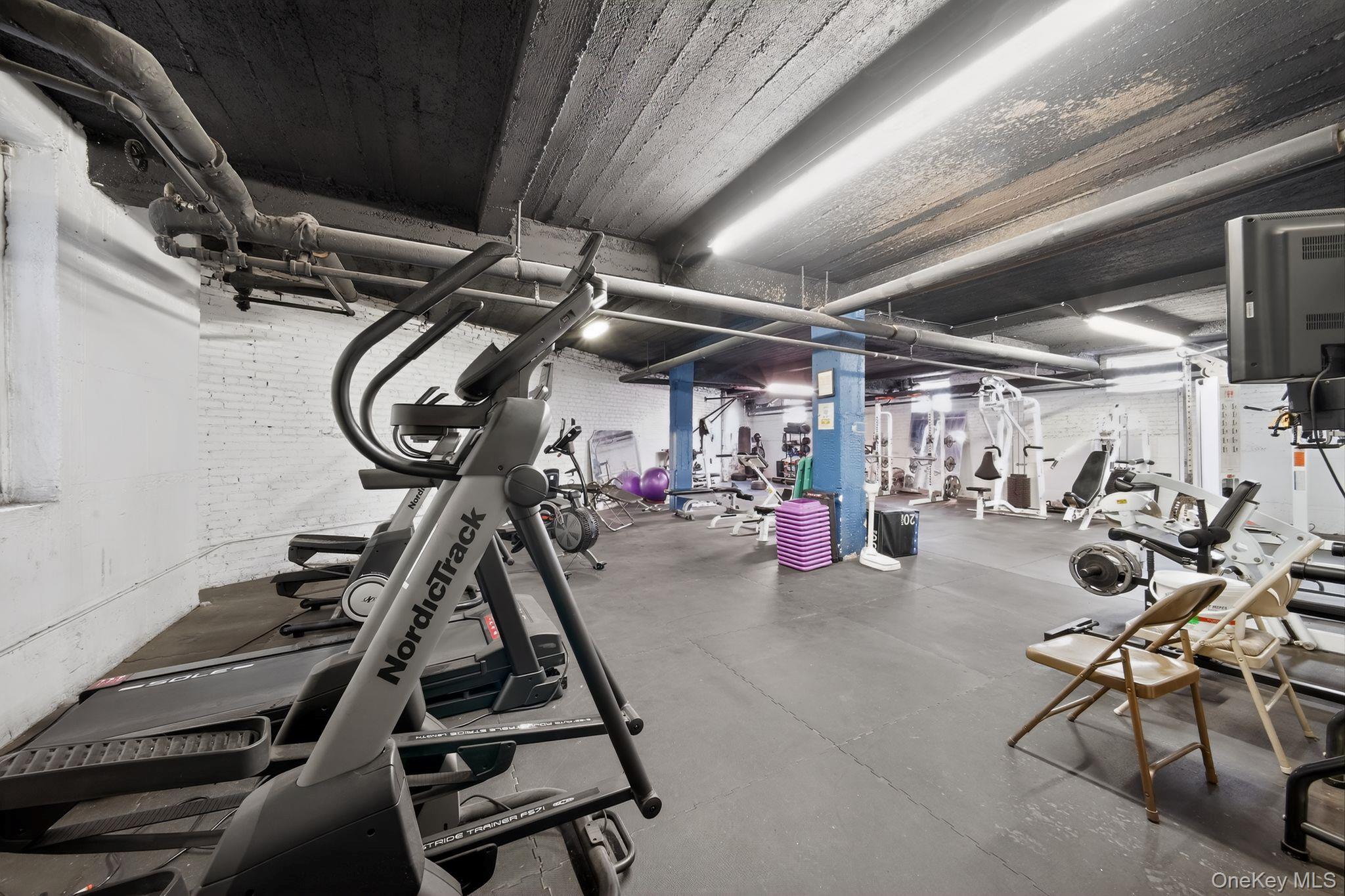 #8 photo, 2190 Boston Road, Bronx , NY 10462