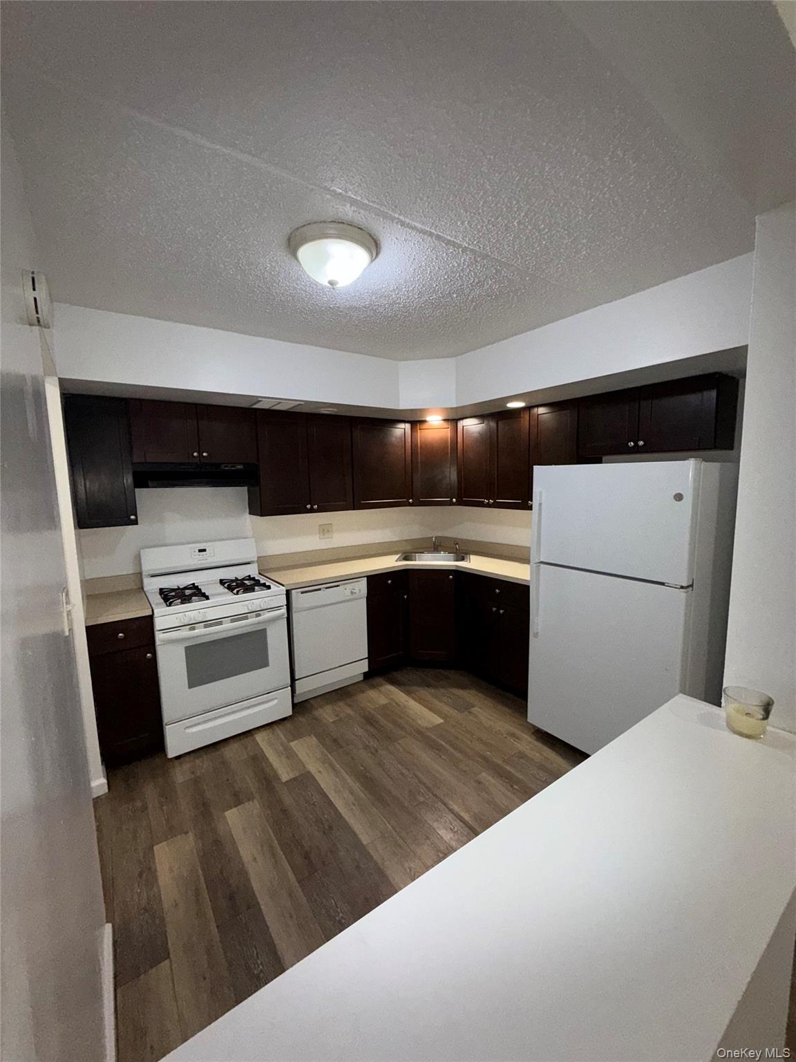 #4 photo, 7107 Sutton Place, Fresh Meadows , NY 11365