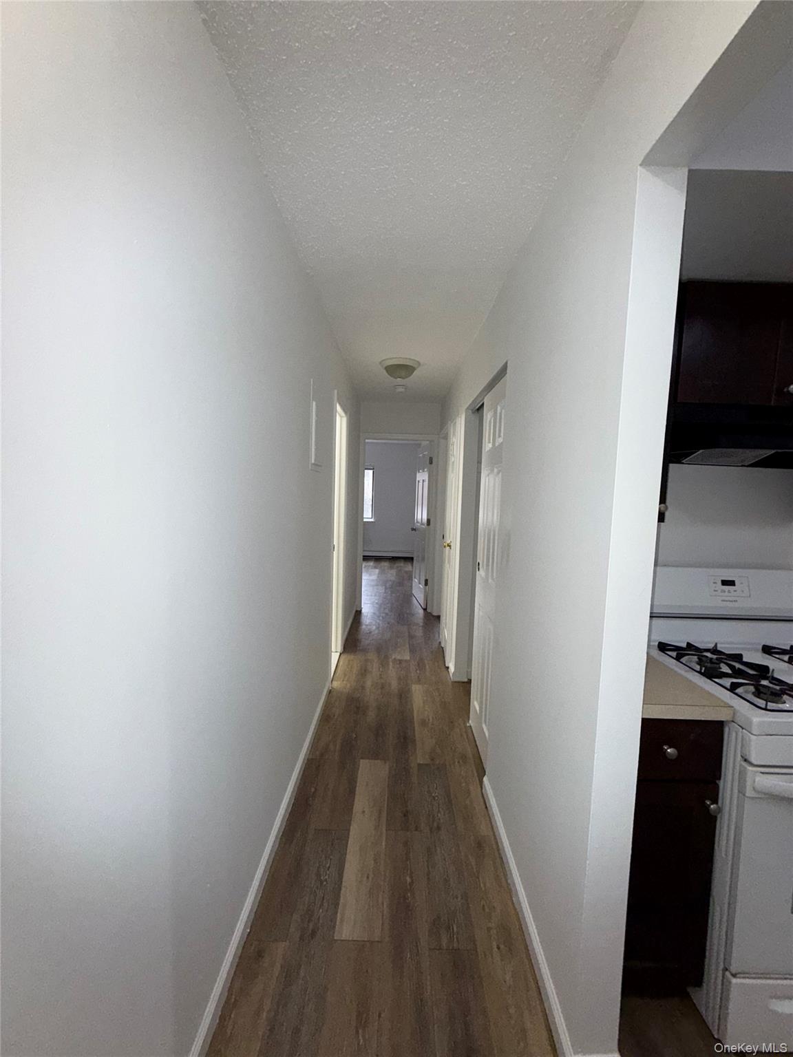 #6 photo, 7107 Sutton Place, Fresh Meadows , NY 11365