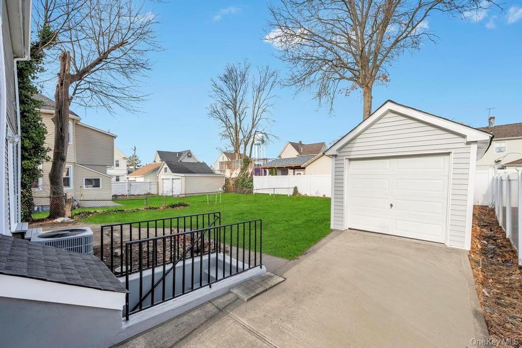 #5 photo, 297 E Columbia Street, Hempstead , NY 11550