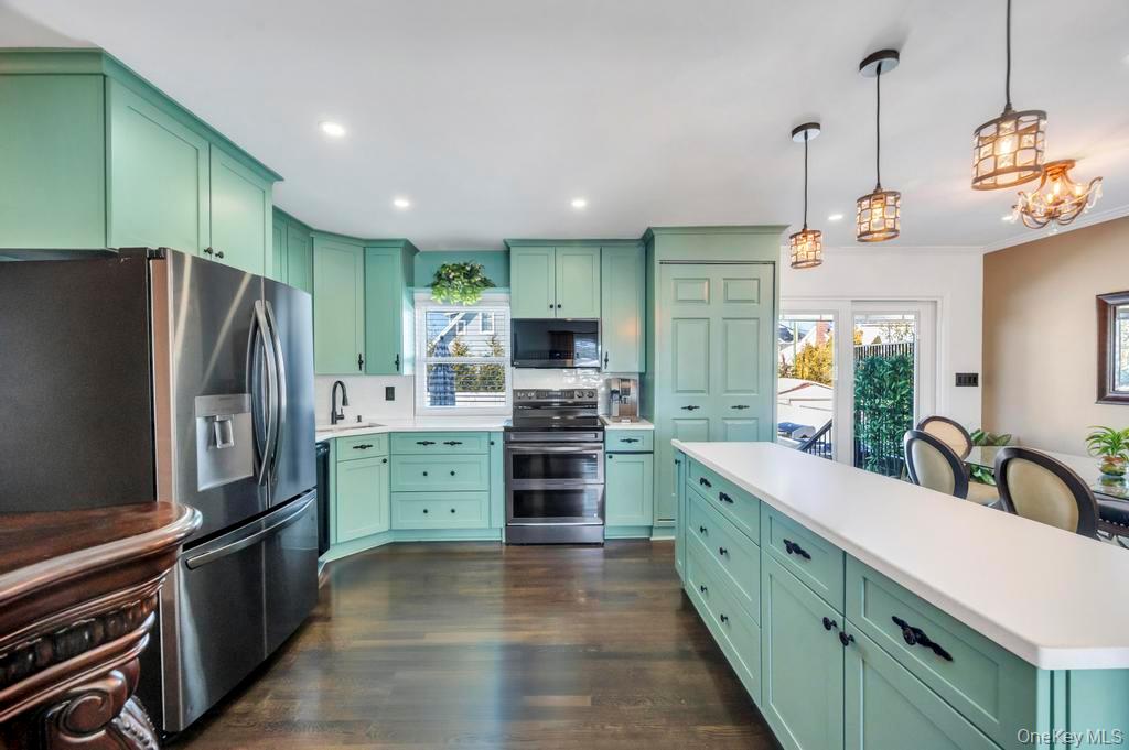 #11 photo, 460 Roquette Avenue, Floral Park , NY 11001