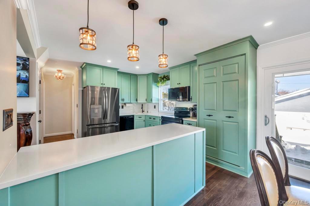 #12 photo, 460 Roquette Avenue, Floral Park , NY 11001