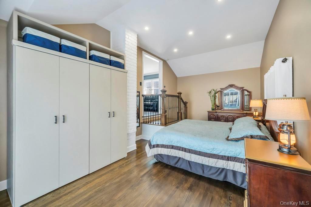 #19 photo, 460 Roquette Avenue, Floral Park , NY 11001