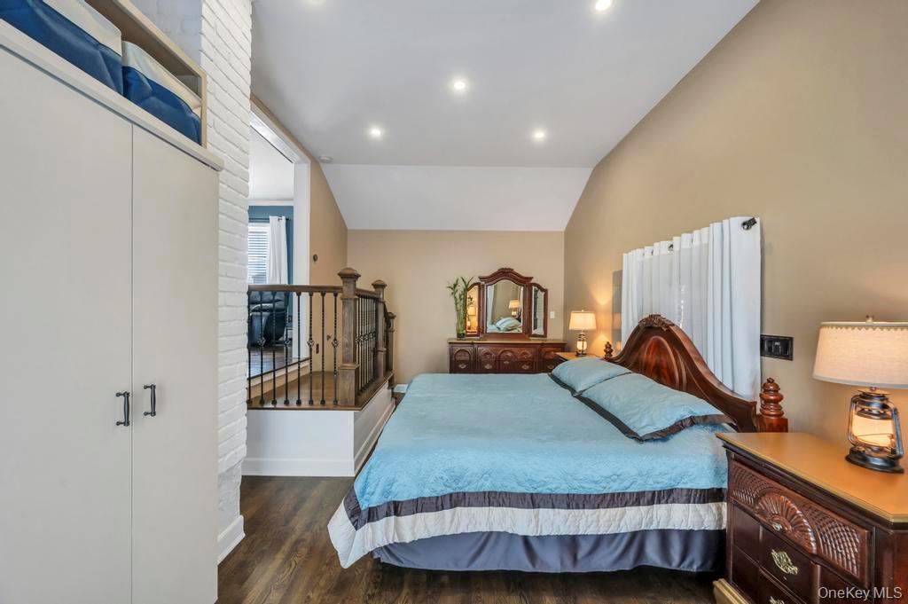 #20 photo, 460 Roquette Avenue, Floral Park , NY 11001