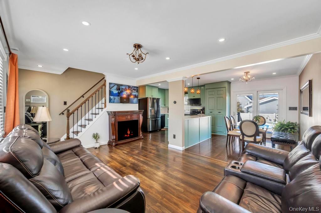 #6 photo, 460 Roquette Avenue, Floral Park , NY 11001