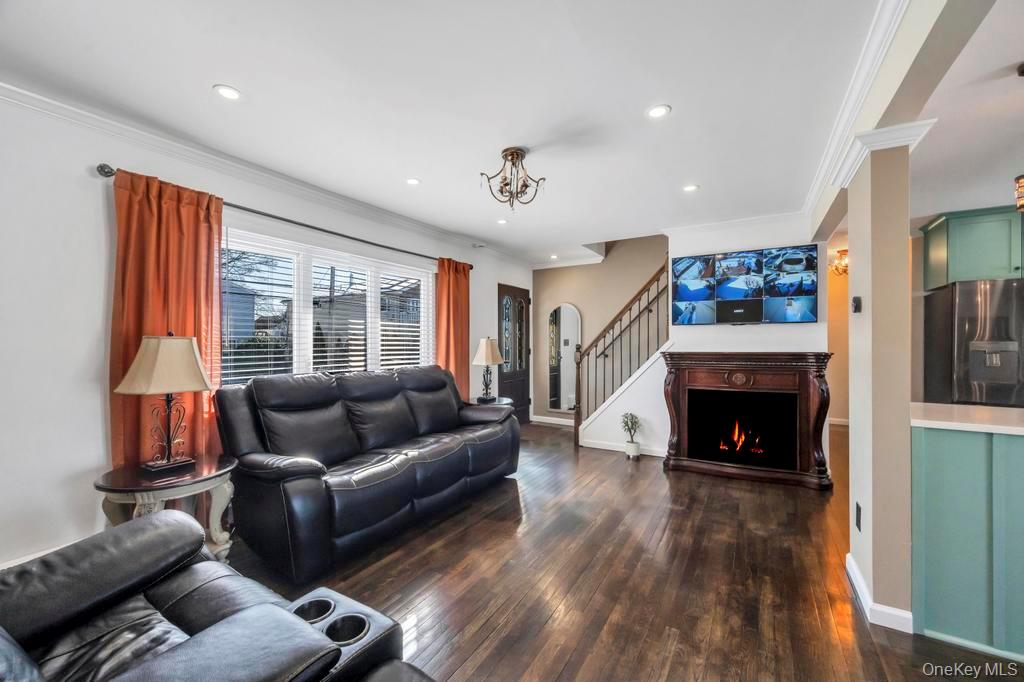 #7 photo, 460 Roquette Avenue, Floral Park , NY 11001