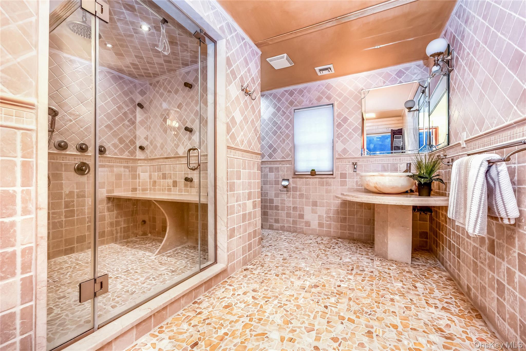 #18 photo, 47-56 Glenwood Street, कुईंस Little Neck , NY 11362