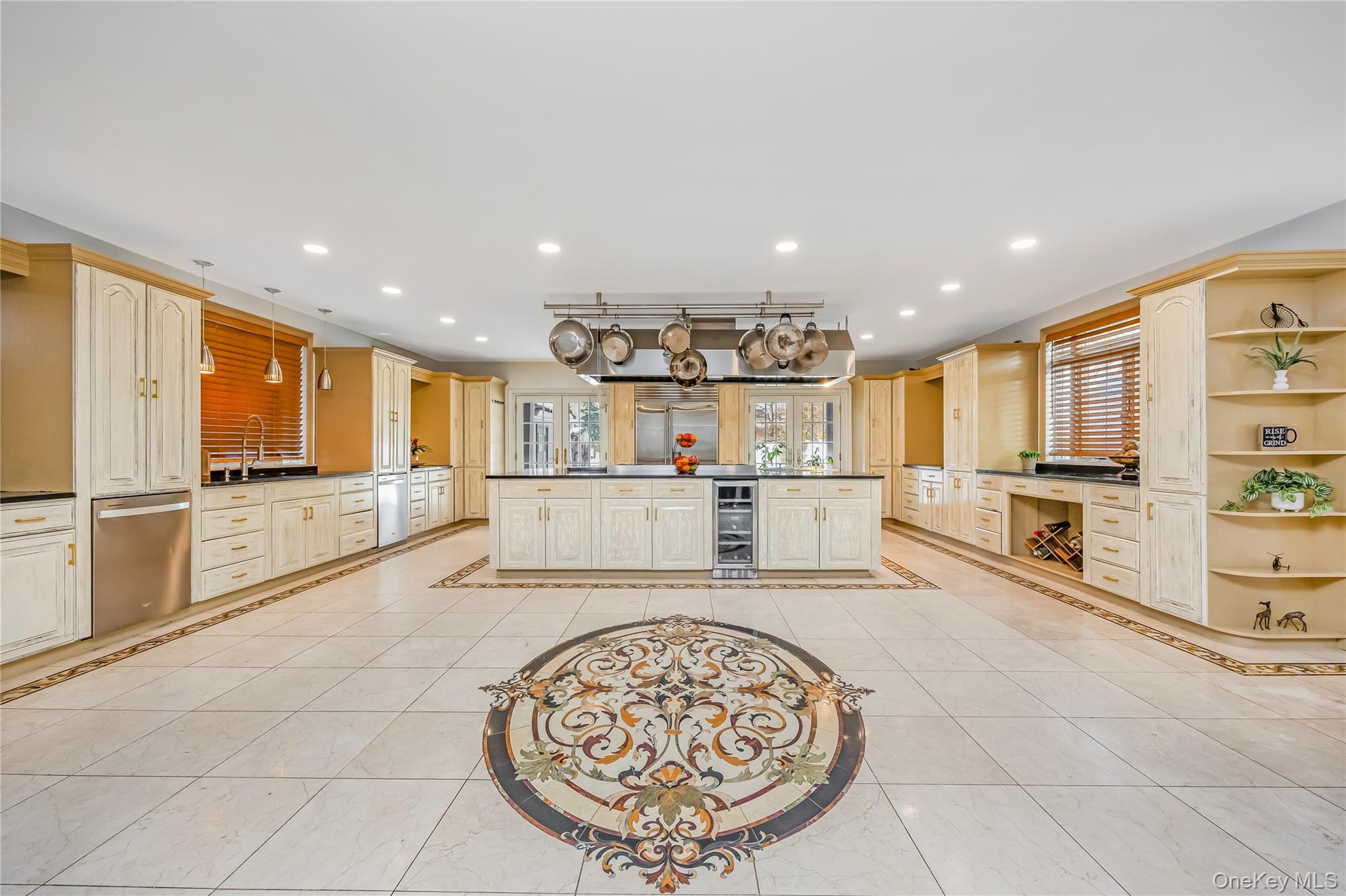 #3 photo, 47-56 Glenwood Street, कुईंस Little Neck , NY 11362