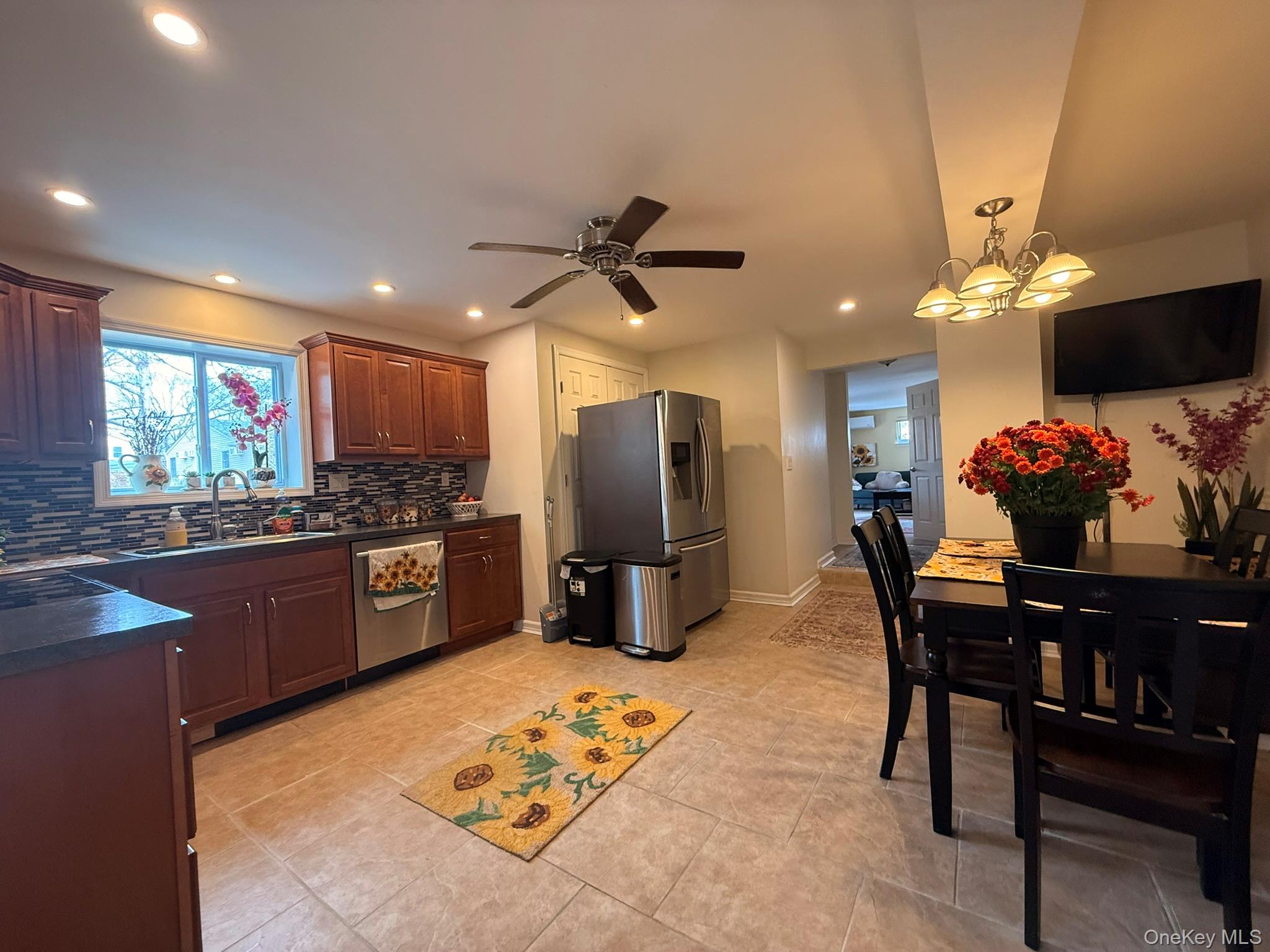 #14 photo, 9 Columbine Avenue, Islip , NY 11751