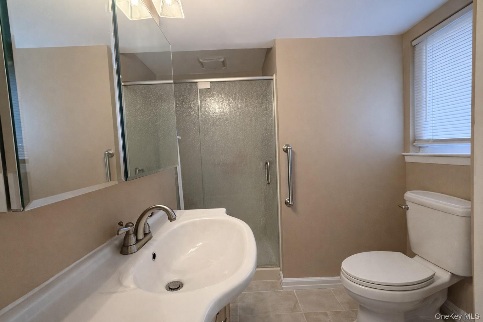 #16 photo, 9 Columbine Avenue, Islip , NY 11751