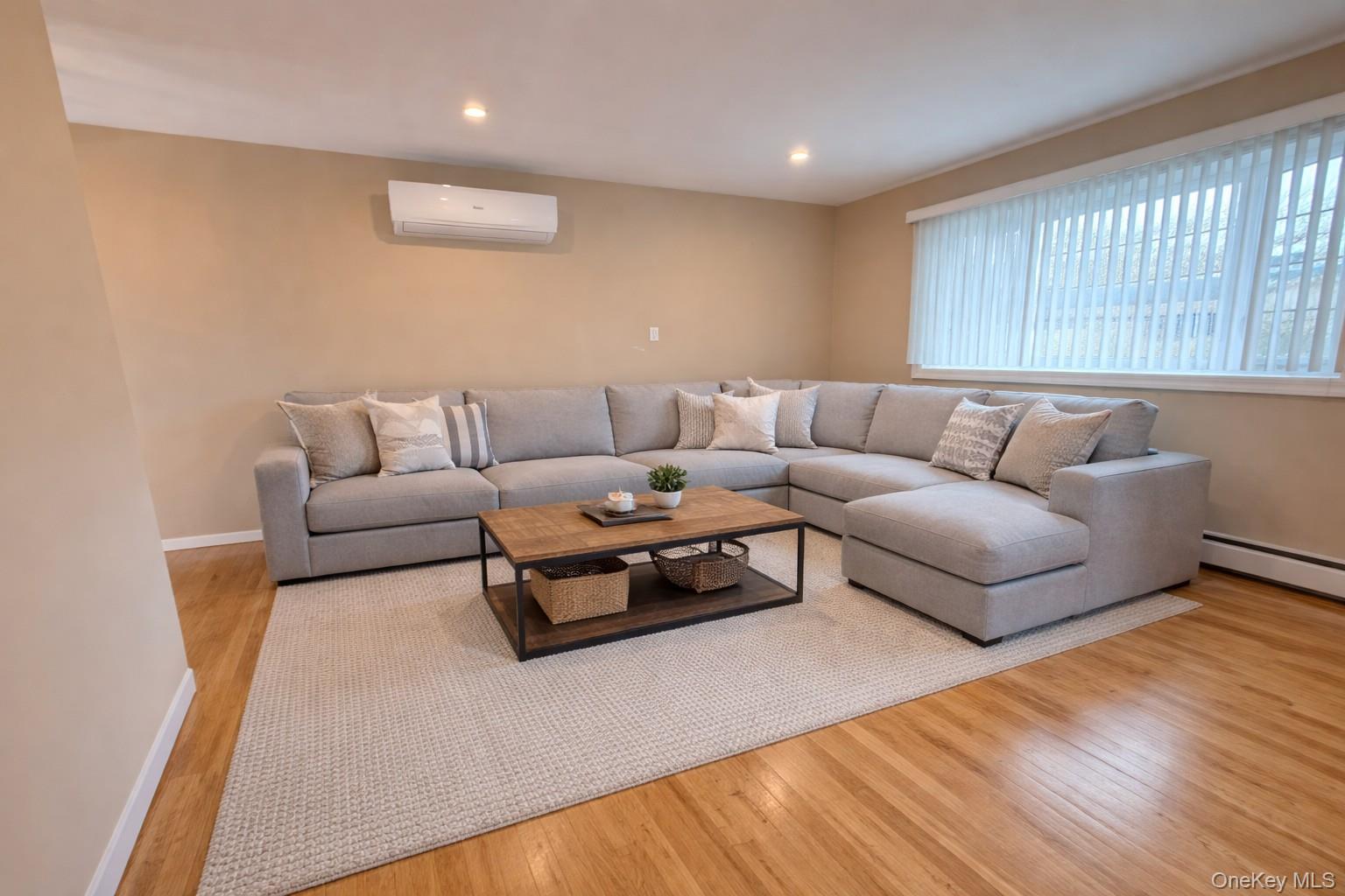 #4 photo, 9 Columbine Avenue, Islip , NY 11751