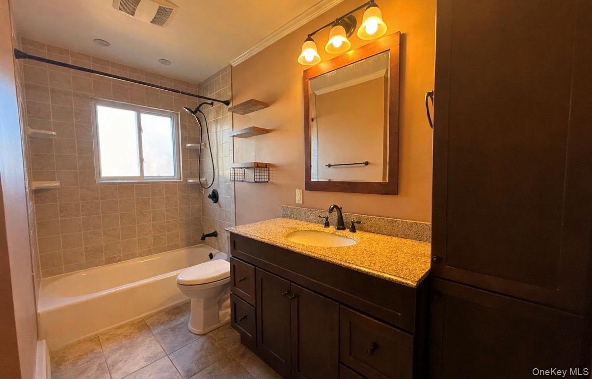 #6 photo, 9 Columbine Avenue, Islip , NY 11751