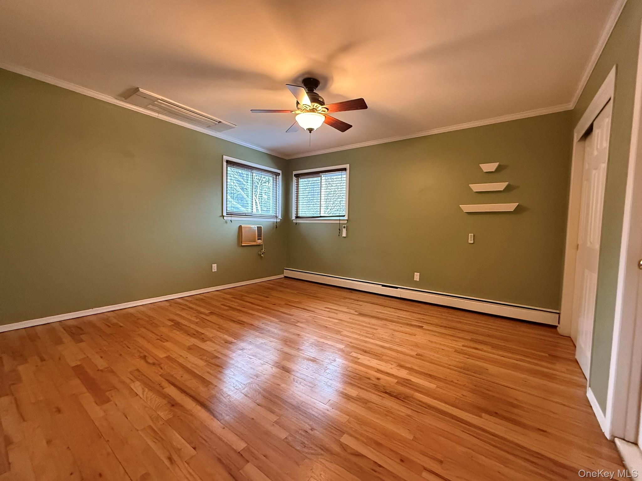 #7 photo, 9 Columbine Avenue, Islip , NY 11751