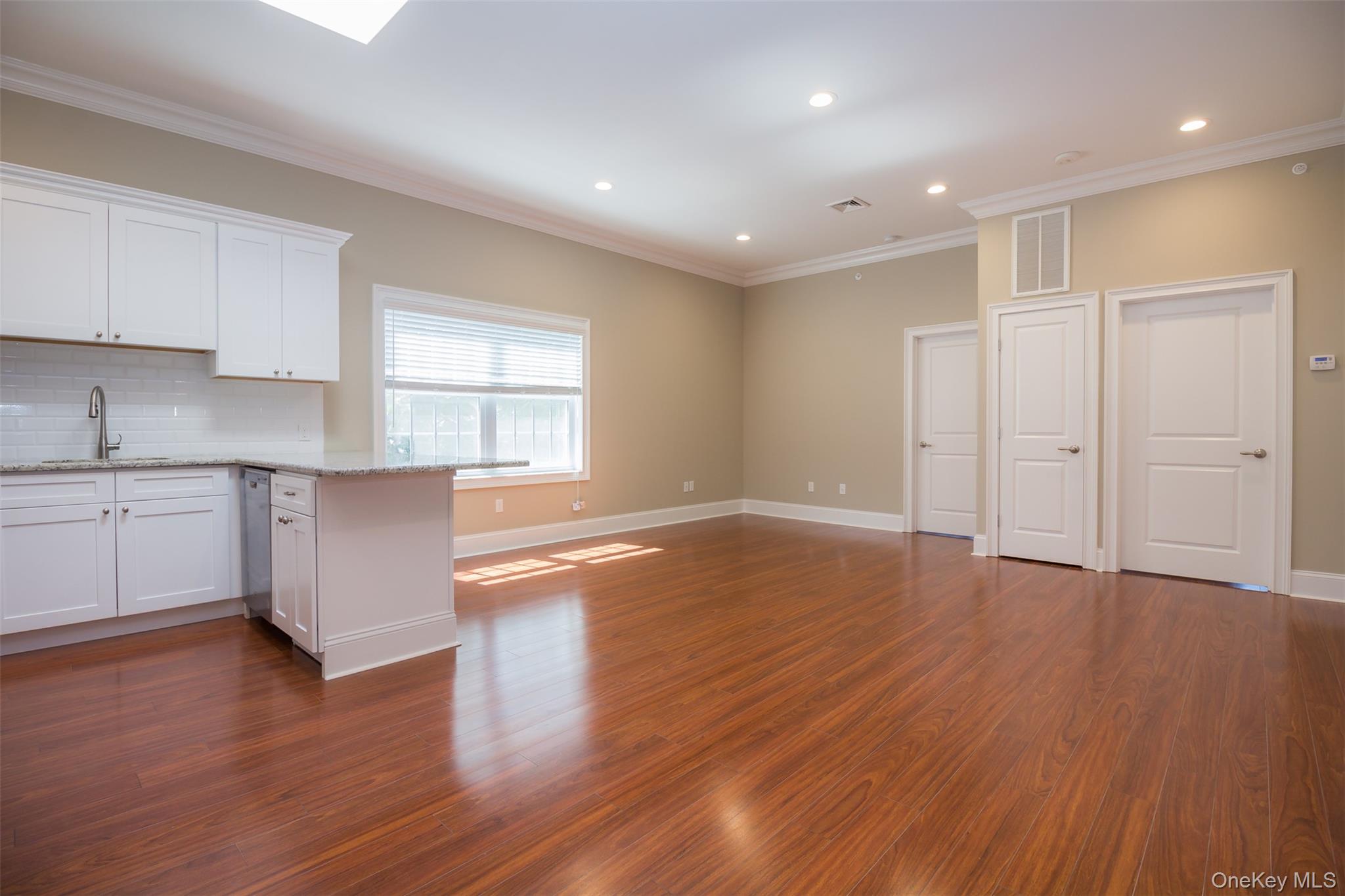 #5 photo, 41 - 3C Green Street, Саффолк ‖ Huntington , NY 11743