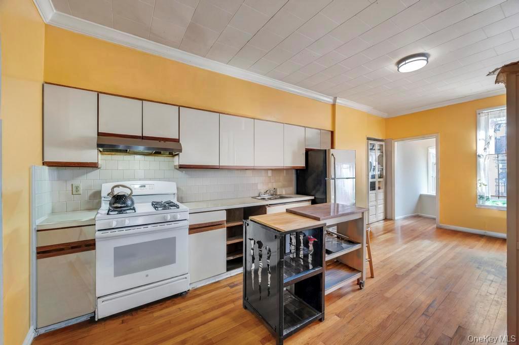 #18 photo, 6144 Eliot Avenue, Middle Village , NY 11379