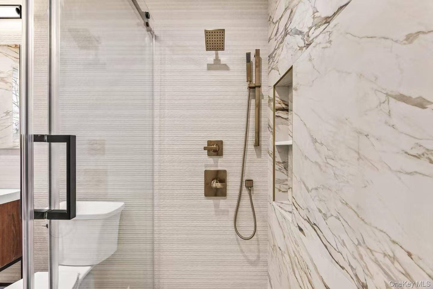 #16 photo, 5 Warren Place, Plainview , NY 11803