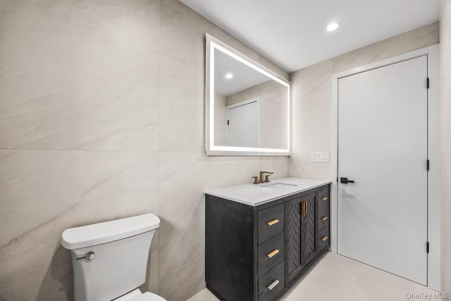 #20 photo, 5 Warren Place, Plainview , NY 11803