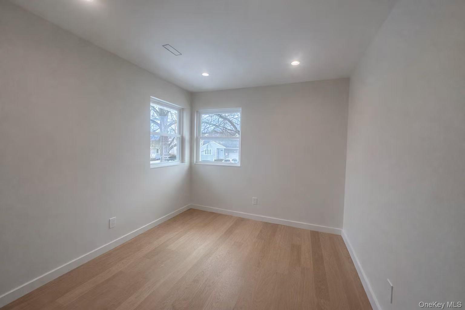 #6 photo, 5 Warren Place, Plainview , NY 11803