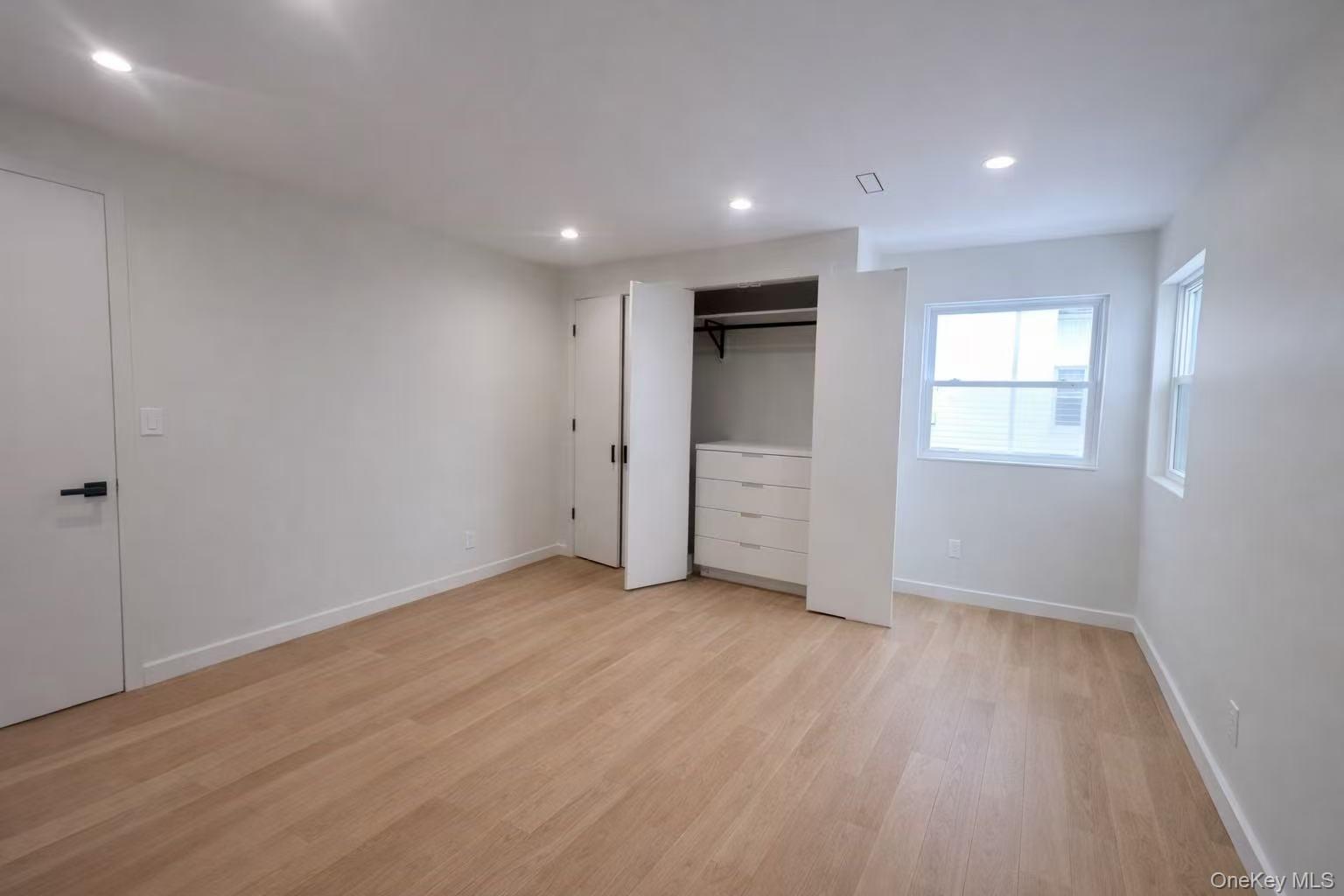 #7 photo, 5 Warren Place, Plainview , NY 11803