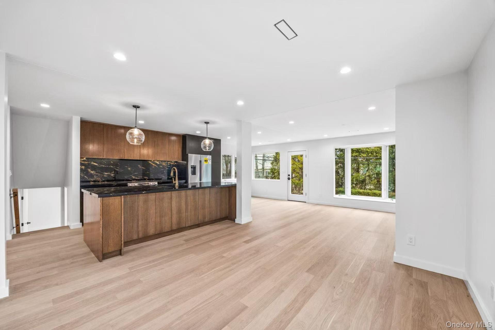 #9 photo, 5 Warren Place, Plainview , NY 11803