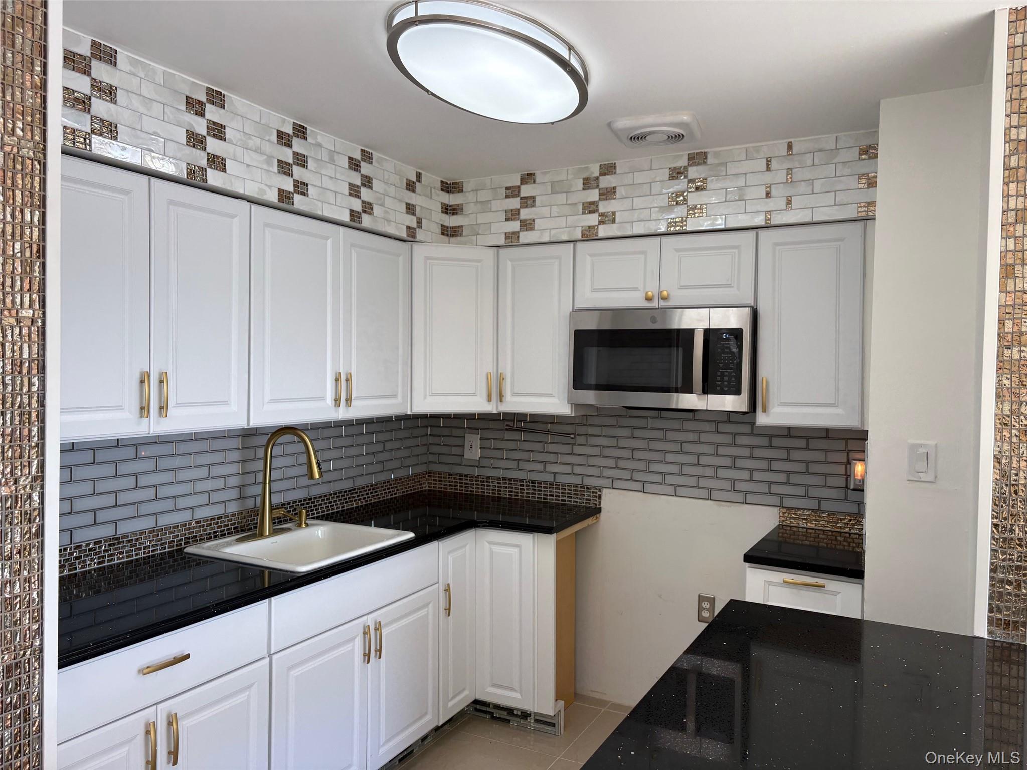 #13 photo, 114-07 159th Street, קווינס Jamaica , NY 11434