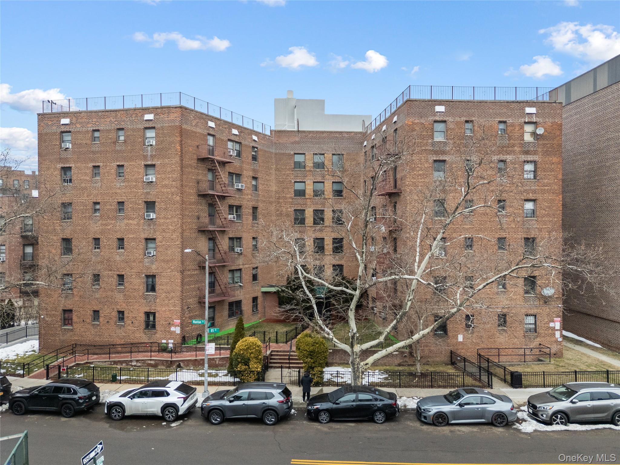 #1 photo, 139-05 85th Drive, Куинс ‖ Briarwood , NY 11435