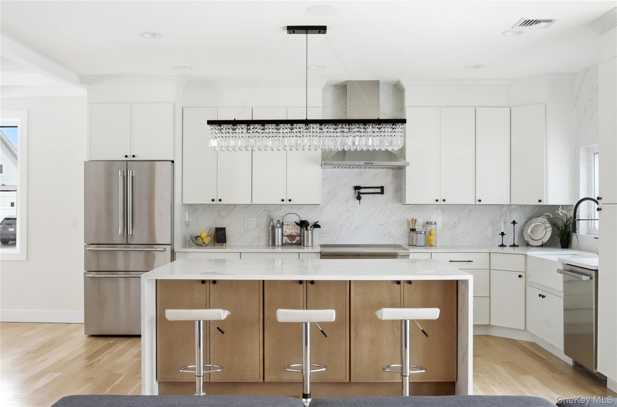 #15 photo, 19 Arrow Lane, Hicksville , NY 11801