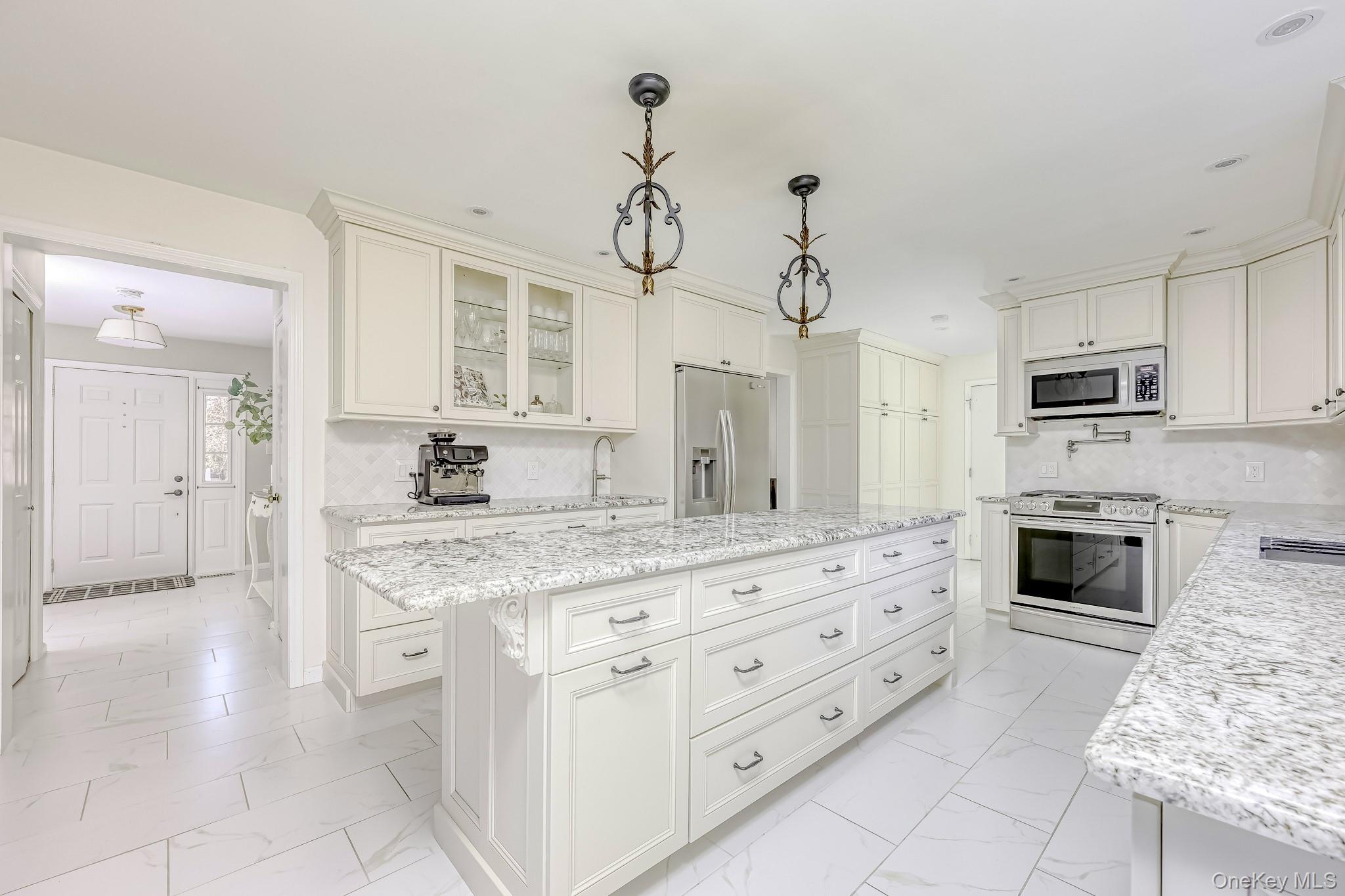 #6 photo, 4 Kings Gate Road, Suffern , NY 10901