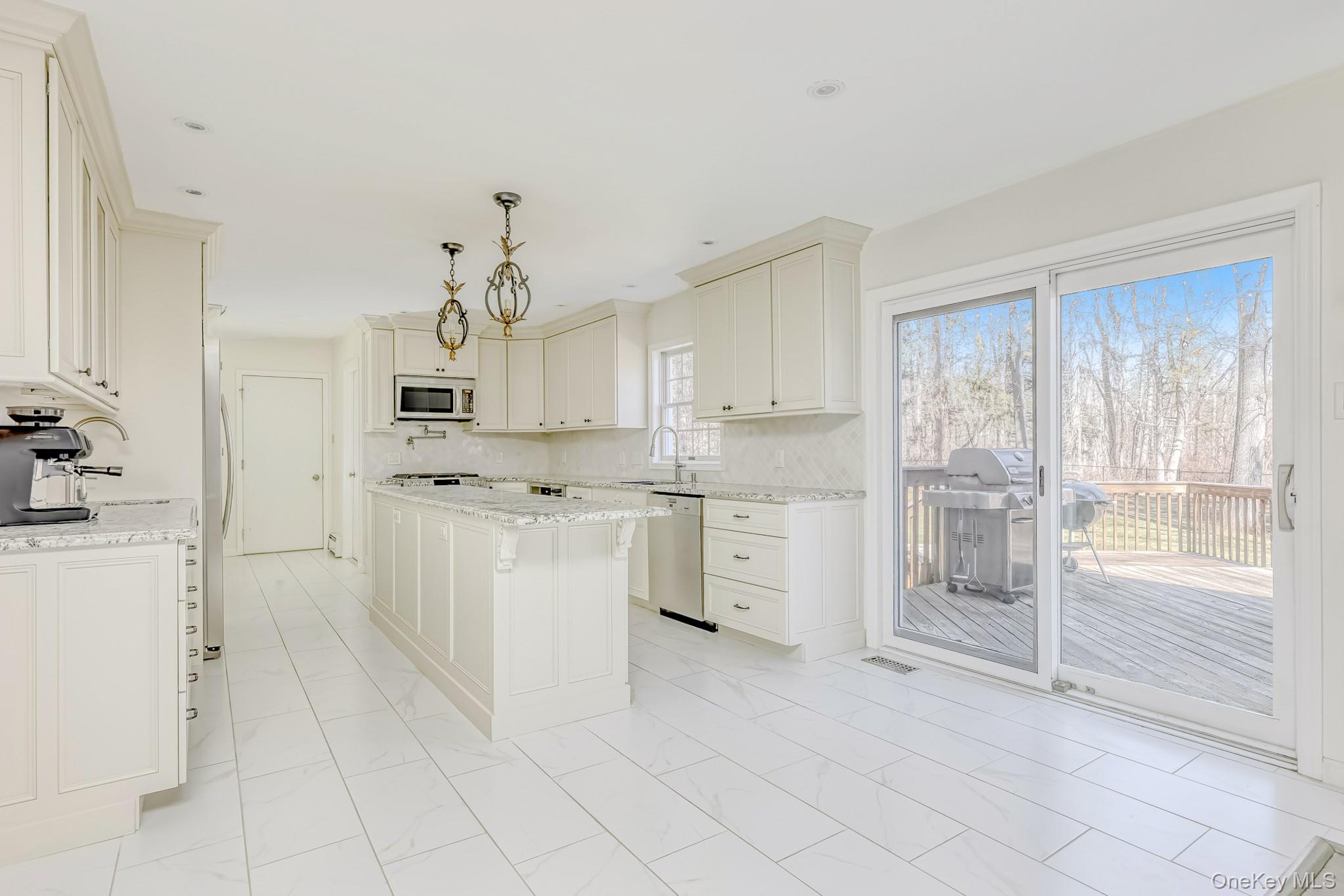 #7 photo, 4 Kings Gate Road, Suffern , NY 10901