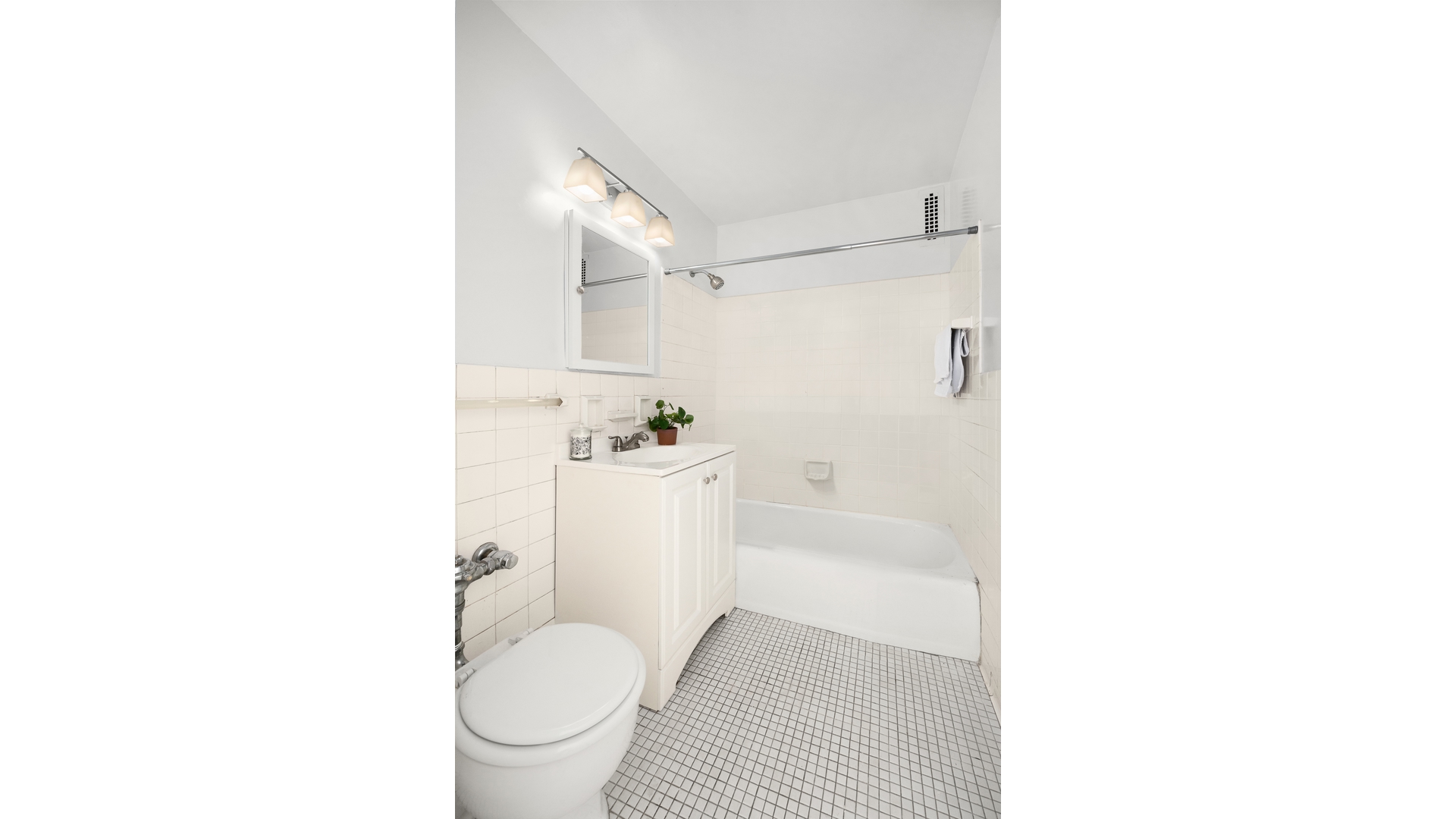 #8 photo, 15 W 72ND Street, Upper West Side , NY 10023