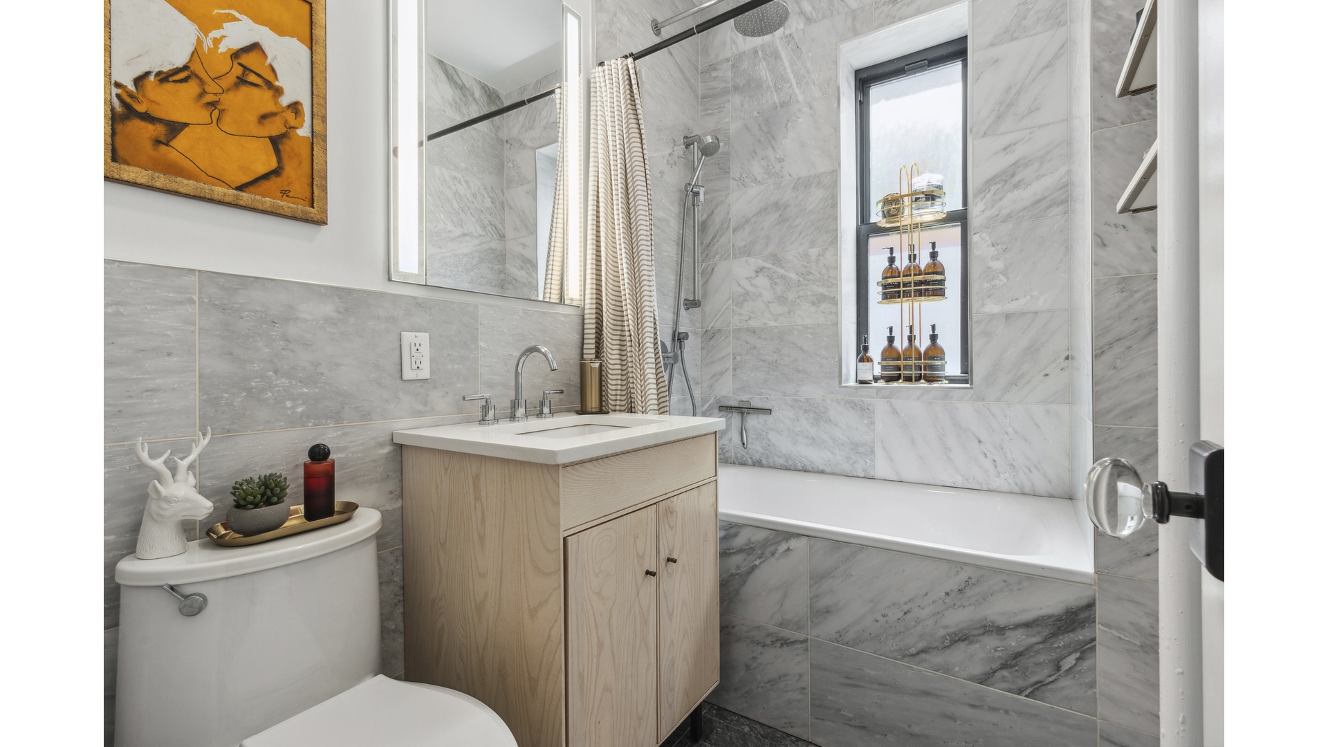 #4 photo, 24-39 38TH Street, कुईंस Astoria , NY 11103