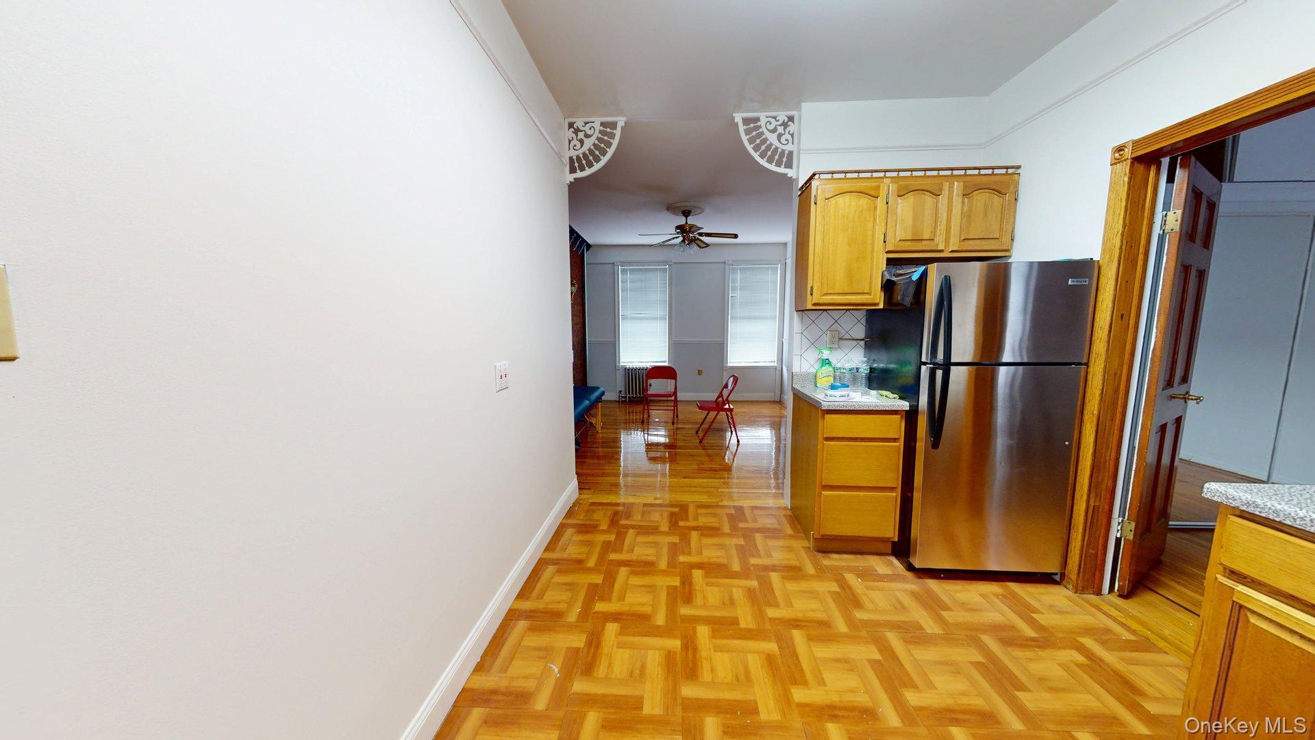 #4 photo, 688 Manhattan Avenue, Brooklyn , NY 11222