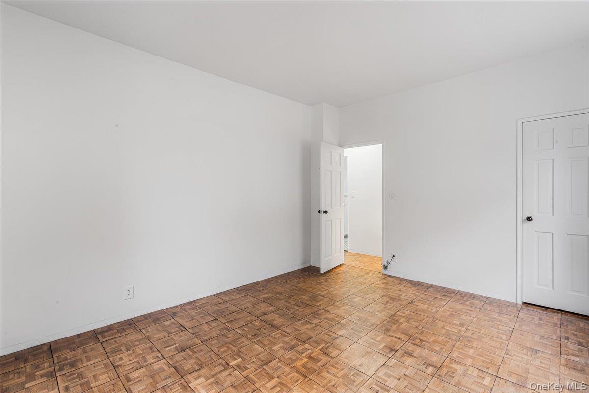 #15 photo, 35-31 85th Street, Куинс ‖ Jackson Heights , NY 11372