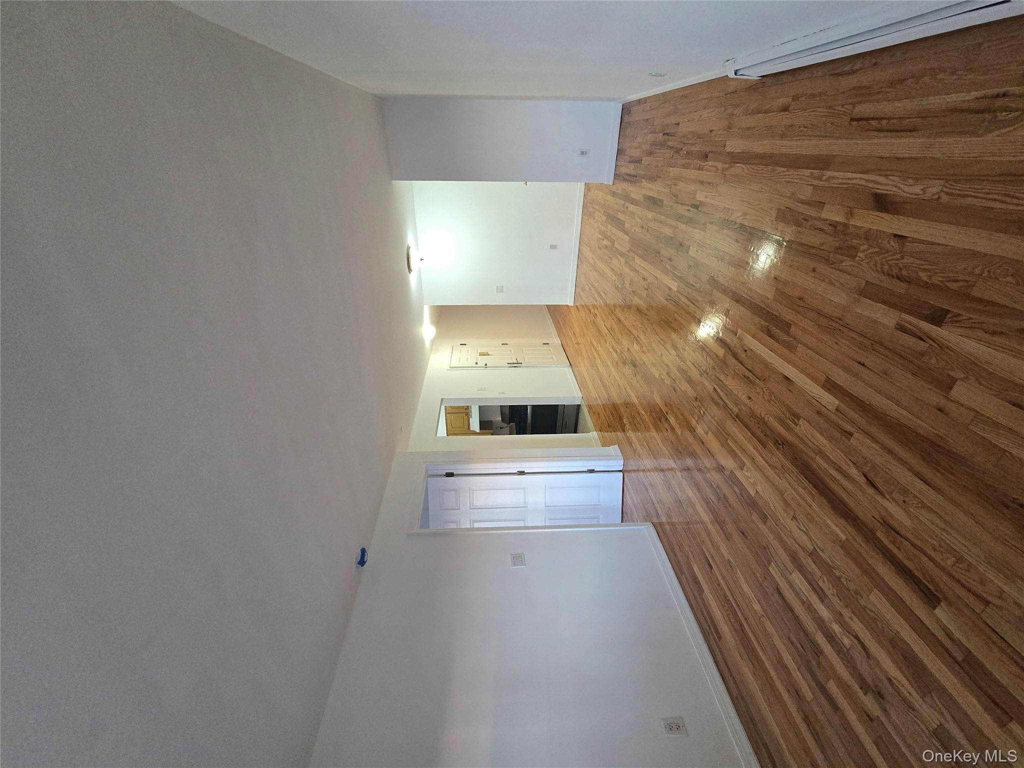 #4 photo, 22-11 119th Street, קווינס College Point , NY 11356