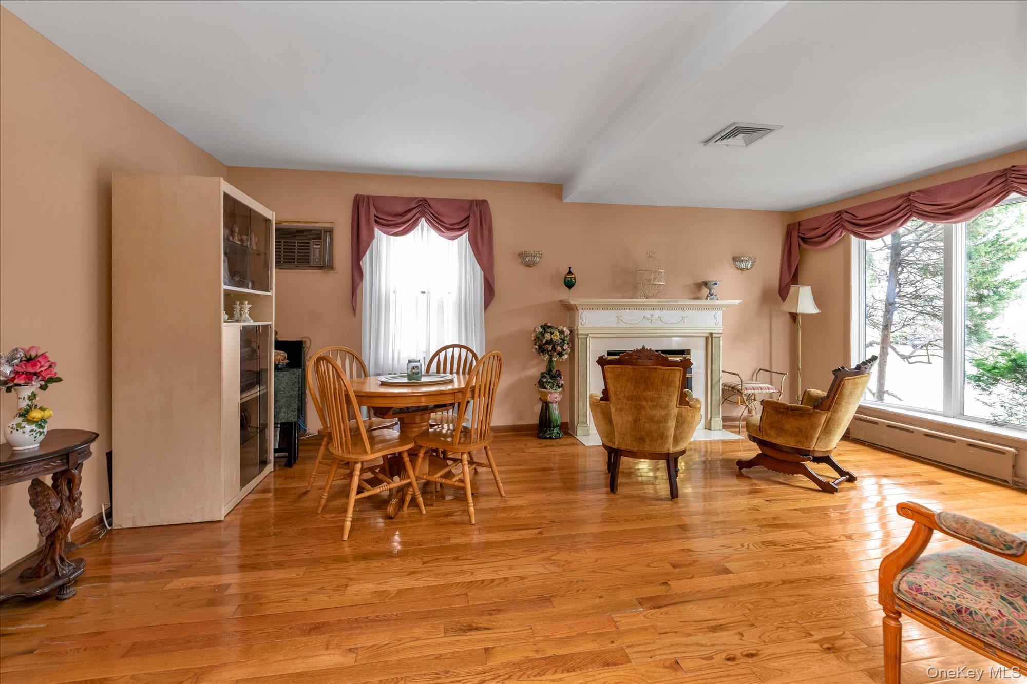 #4 photo, 104 E. Melrose Street, Нассау ‖ Valley Stream , NY 11580