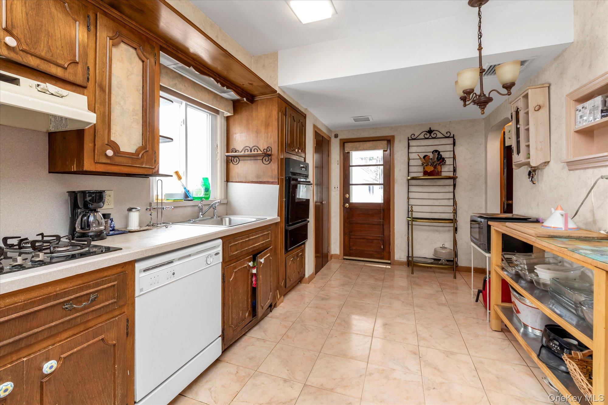 #9 photo, 104 E. Melrose Street, Нассау ‖ Valley Stream , NY 11580