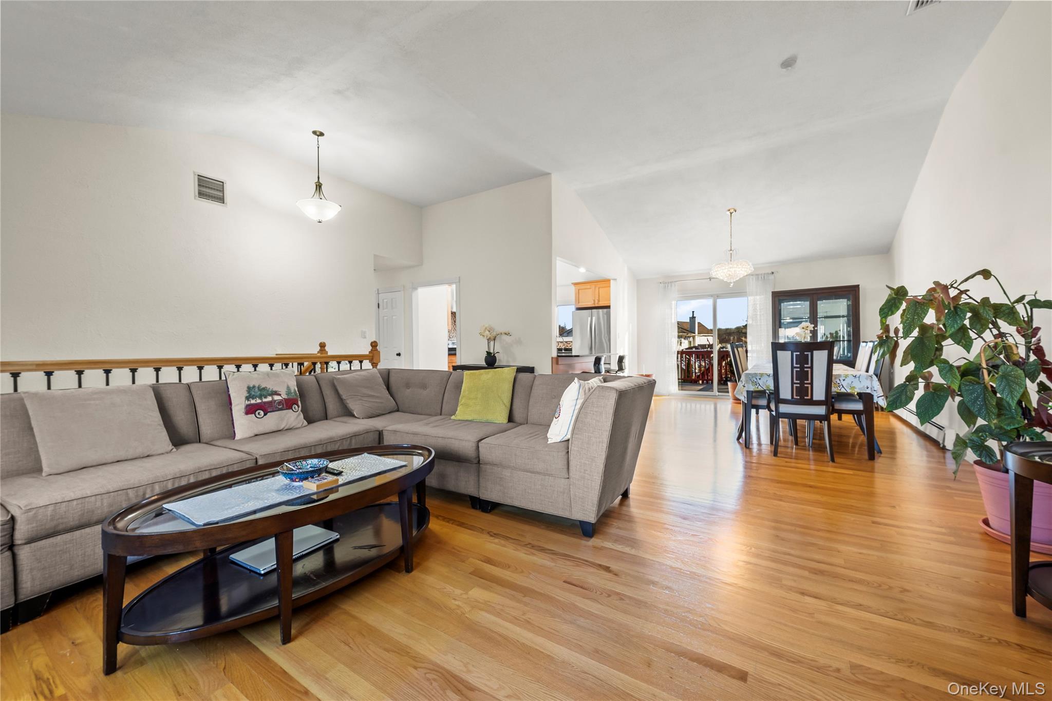 #13 photo, 361 Nevada Street, מחוז סאפוק Lindenhurst , NY 11757