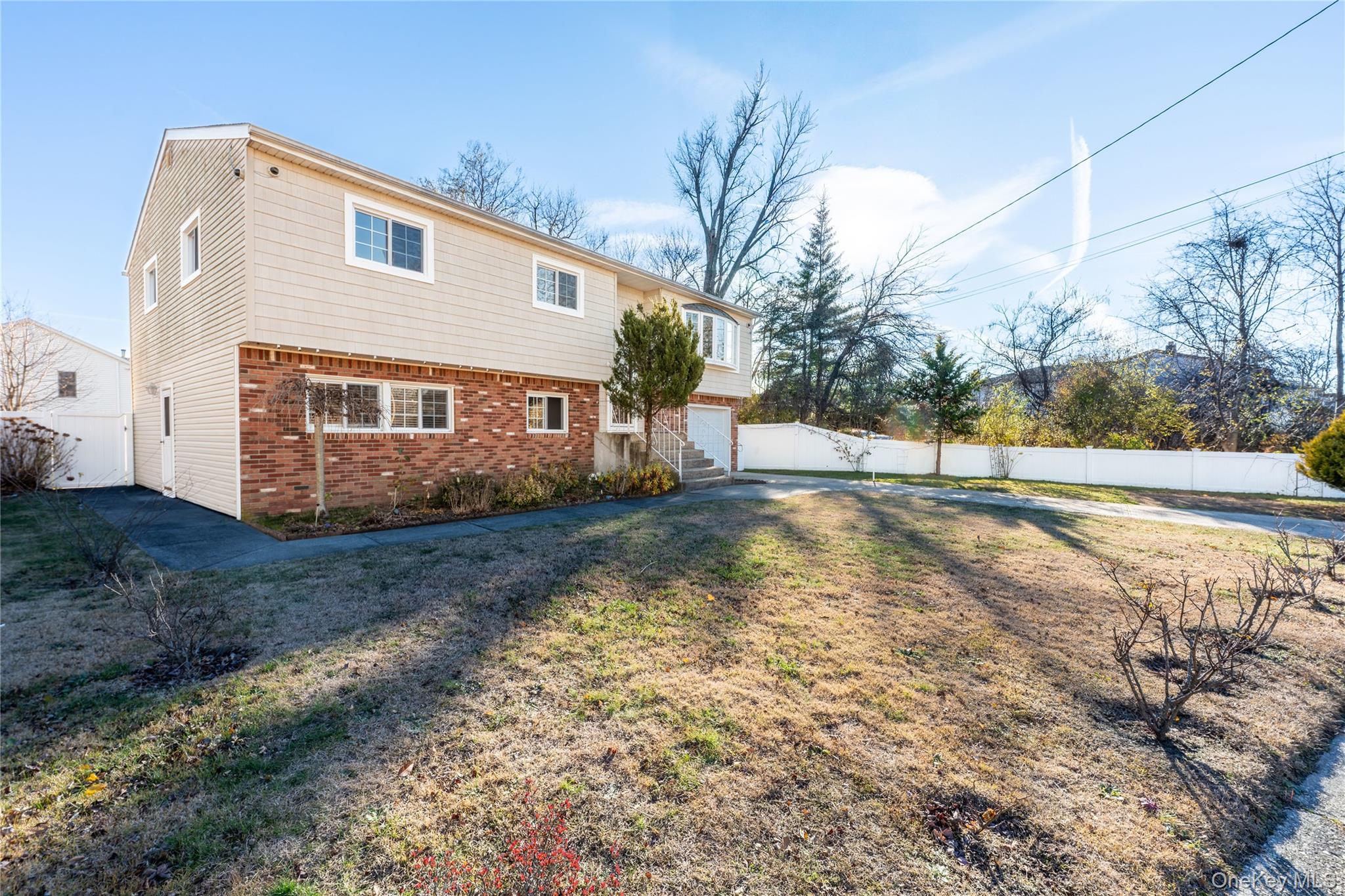 #2 photo, 361 Nevada Street, מחוז סאפוק Lindenhurst , NY 11757