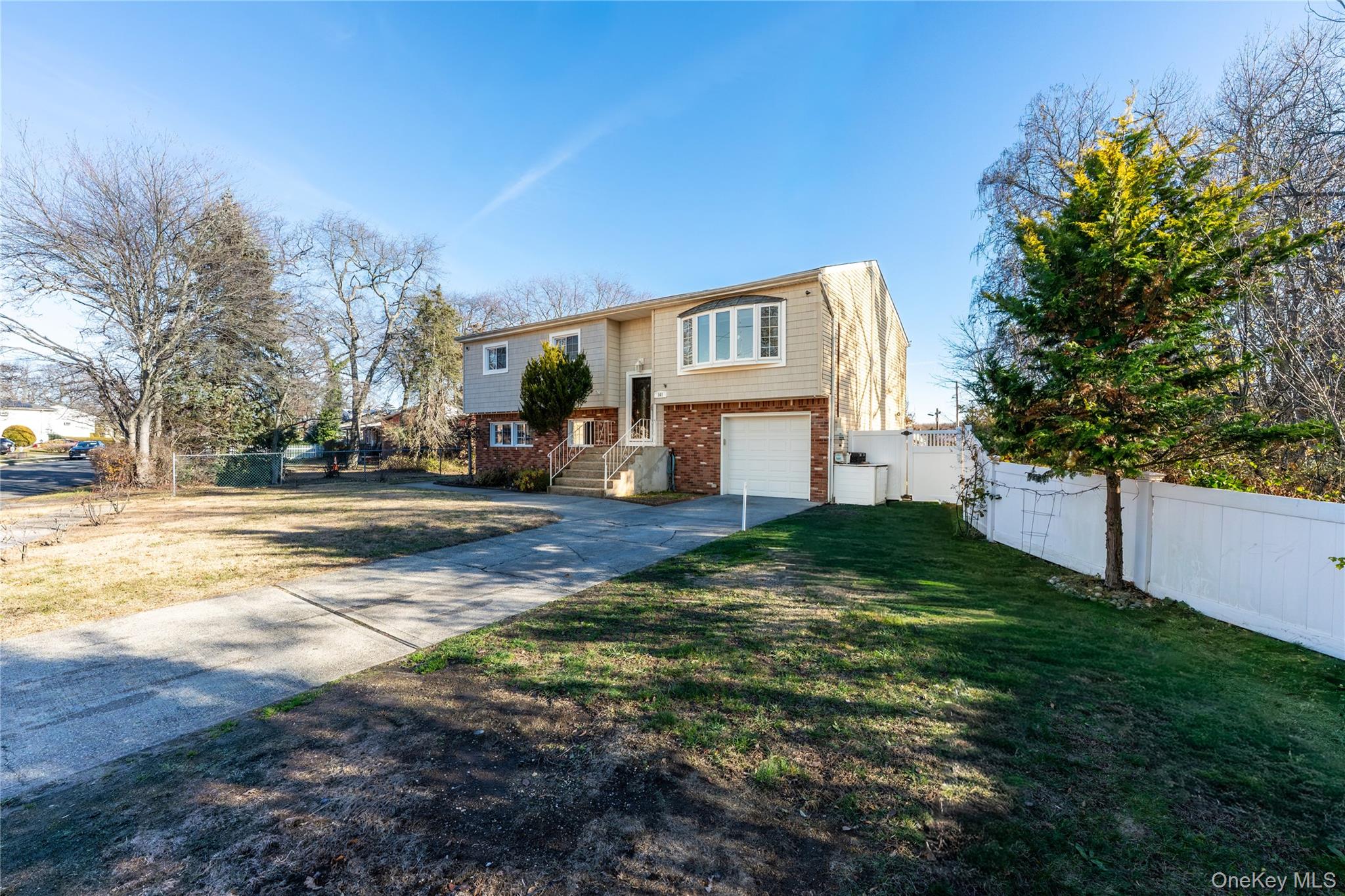 #3 photo, 361 Nevada Street, מחוז סאפוק Lindenhurst , NY 11757